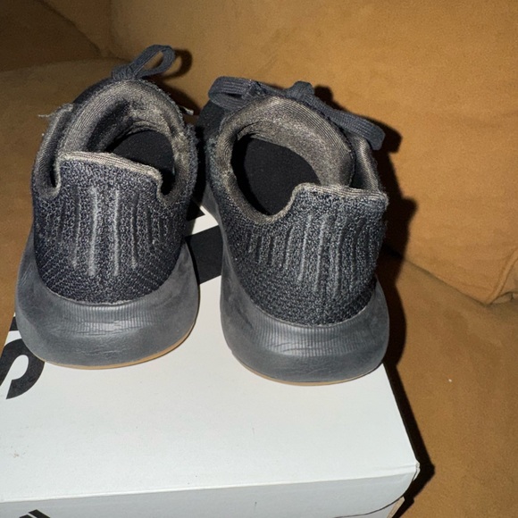 Adidas Swift Run Size 12K - Picture 3 of 4